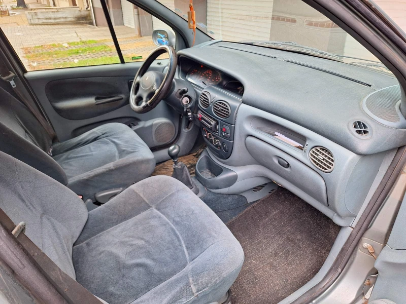 Renault Scenic van, снимка 8 - Автомобили и джипове - 48381599