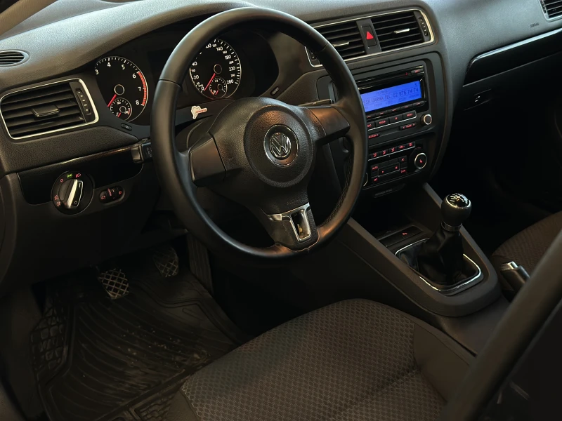 VW Jetta, снимка 8 - Автомобили и джипове - 48890097