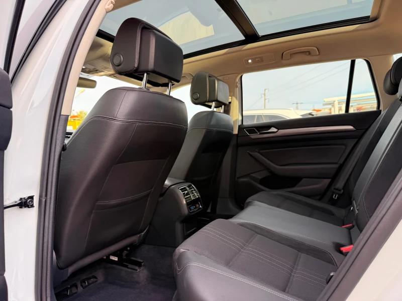 VW Alltrack 2.0tdi 150k.c* 4x4* Digital* Panorama* Highline* N, снимка 8 - Автомобили и джипове - 52150209