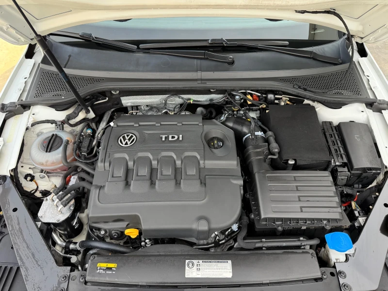 VW Alltrack 2.0tdi 150k.c* 4x4* Digital* Panorama* Highline* N, снимка 17 - Автомобили и джипове - 52150209