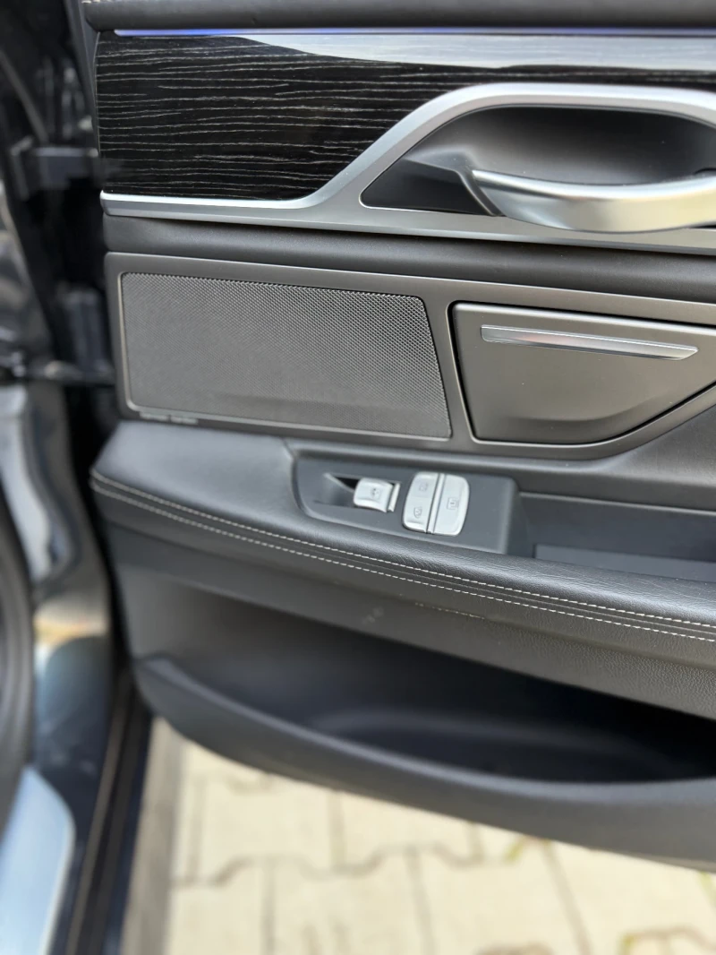 BMW 750 G12 X DRIVE , снимка 12 - Автомобили и джипове - 52722282