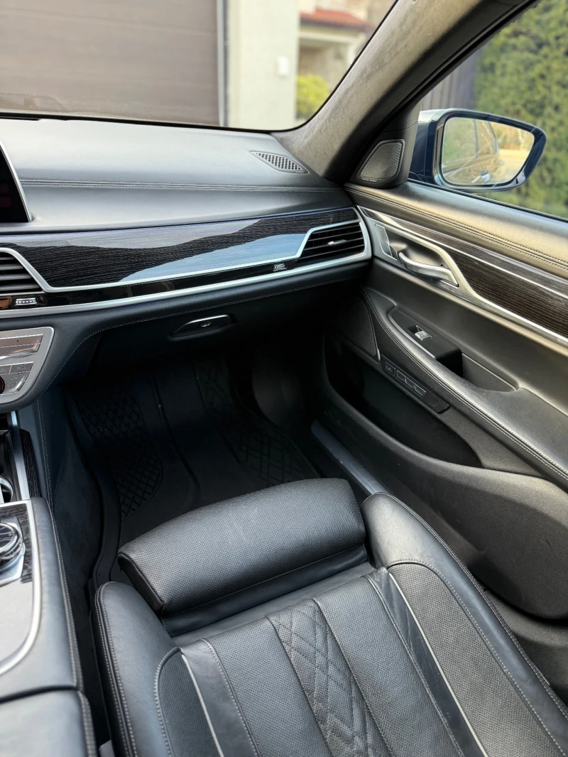 BMW 750 G12 X DRIVE , снимка 9 - Автомобили и джипове - 52722282