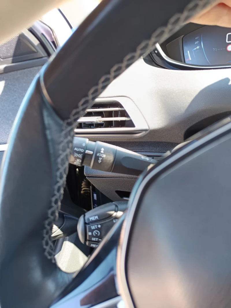 Peugeot 5008 Allure 1200, снимка 11 - Автомобили и джипове - 52833367