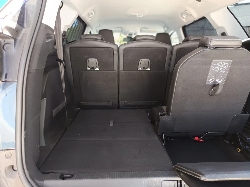 Peugeot 5008 Allure 1200, снимка 9 - Автомобили и джипове - 52833367