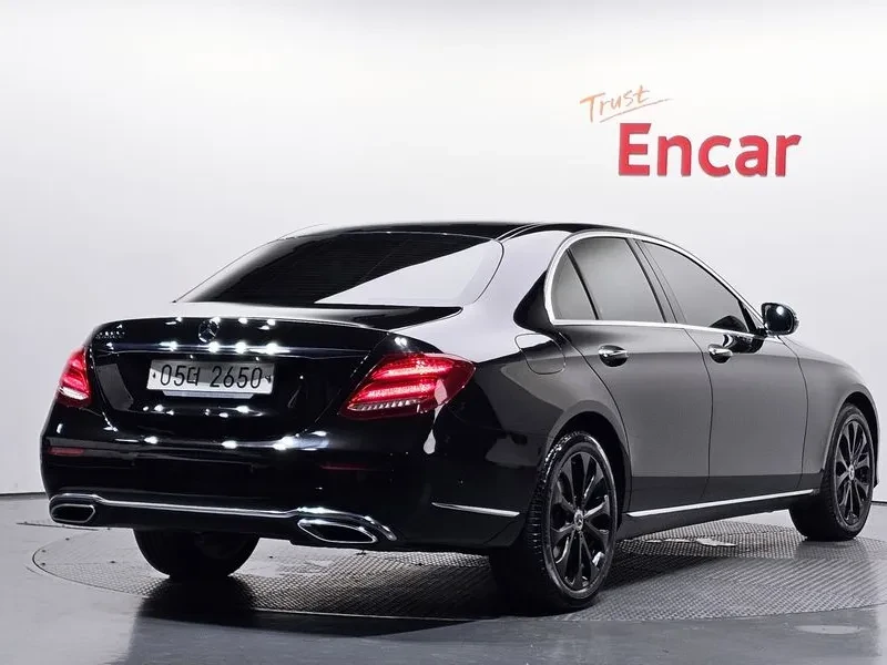 Mercedes-Benz E 200 - САМО 30% АВАНС
