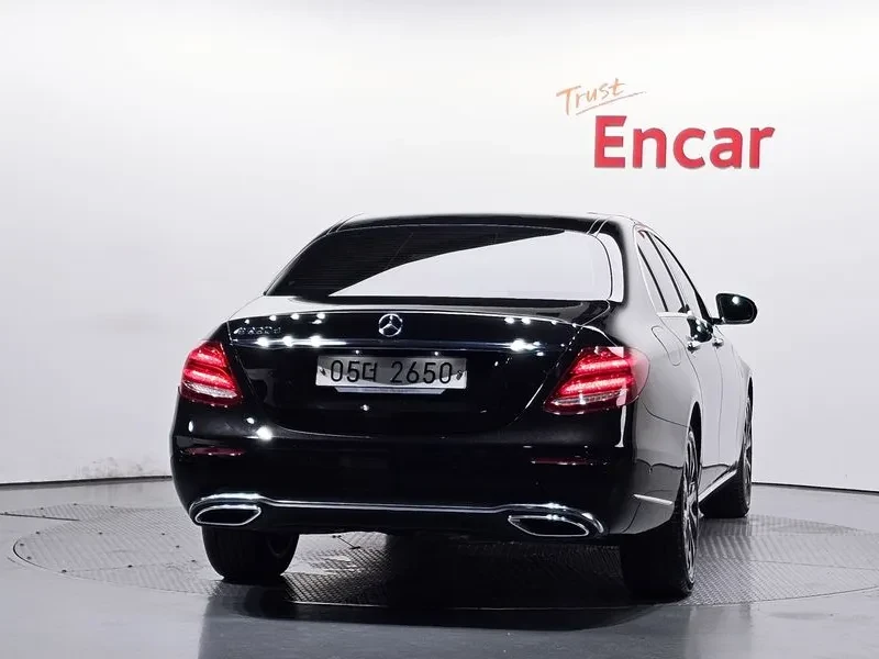 Mercedes-Benz E 200 - САМО 30% АВАНС, снимка 3 - Автомобили и джипове - 55569201