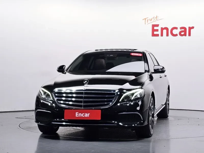 Mercedes-Benz E 200 - САМО 30% АВАНС, снимка 2 - Автомобили и джипове - 55569201