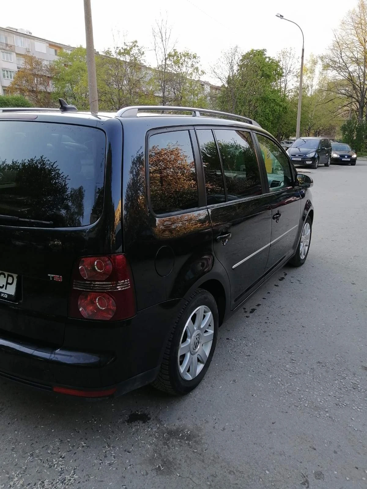 VW Touran Навигация 1.4TSI със сервизна книжка, TUV реални к - изображение 4