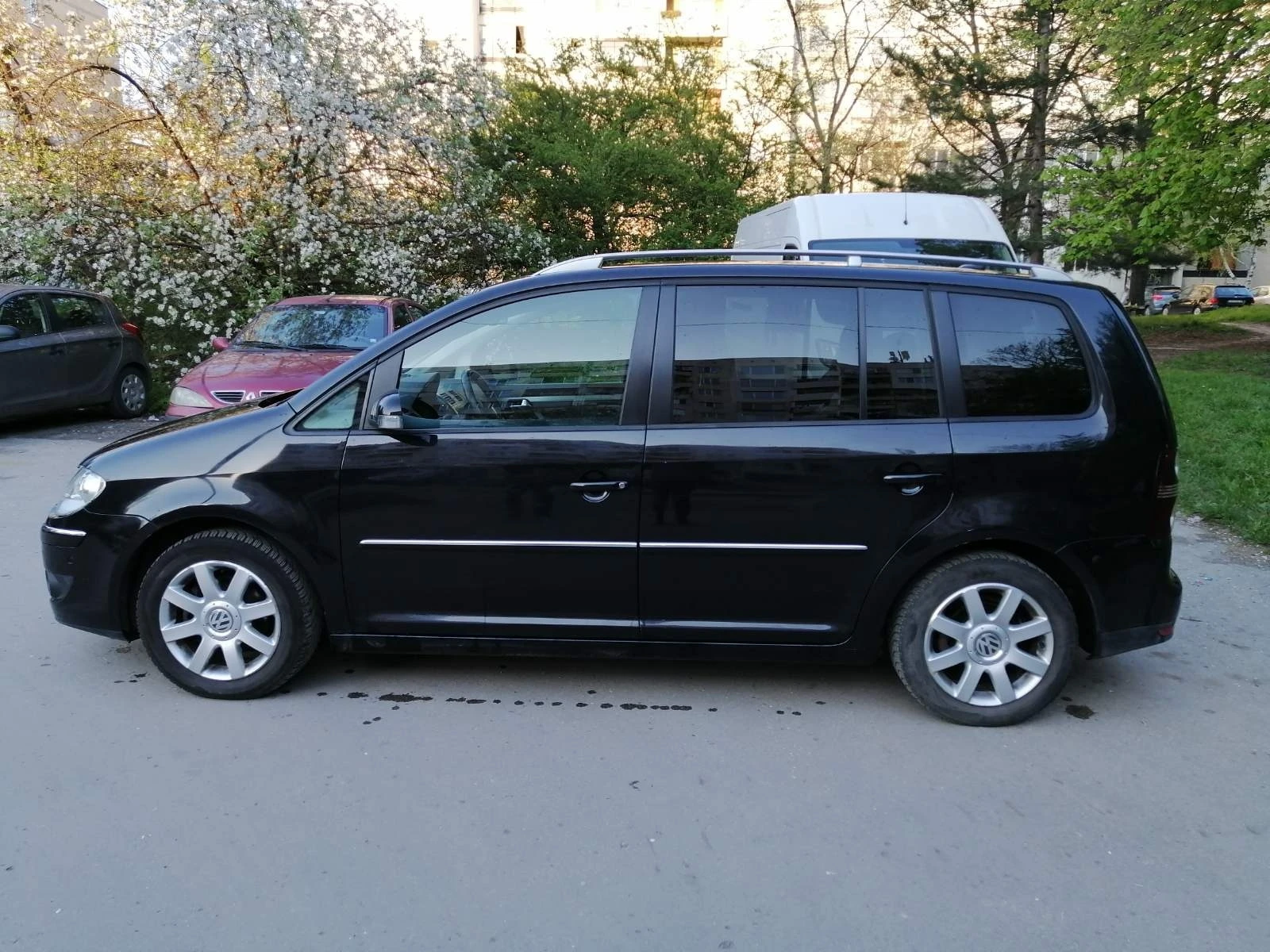 VW Touran Навигация 1.4TSI със сервизна книжка, TUV реални к - изображение 2