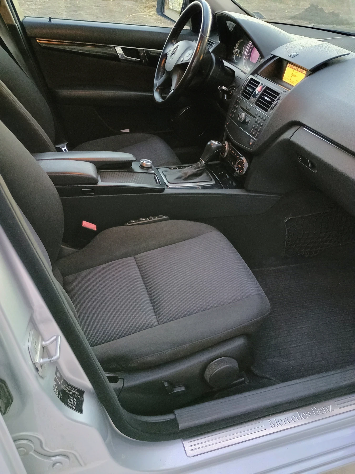 Mercedes-Benz C 200, снимка 11 - Автомобили и джипове - 54087700