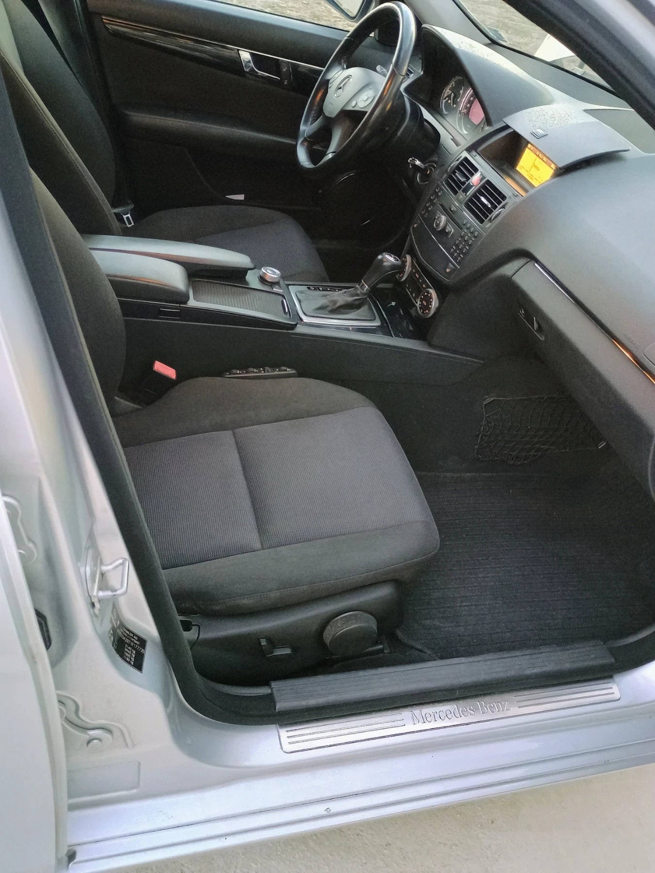 Mercedes-Benz C 200, снимка 16 - Автомобили и джипове - 54087700