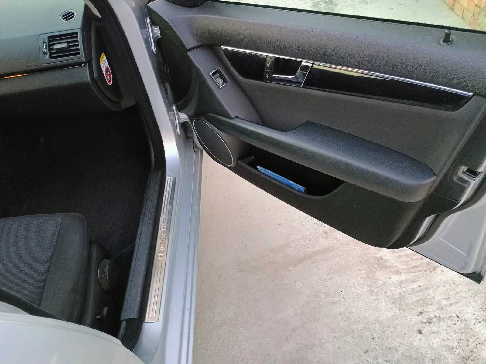 Mercedes-Benz C 200, снимка 10 - Автомобили и джипове - 54087700