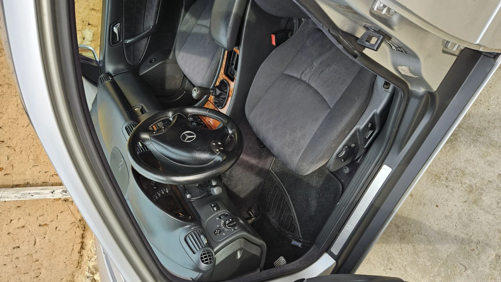 Mercedes-Benz C 180, снимка 10 - Автомобили и джипове - 53735968