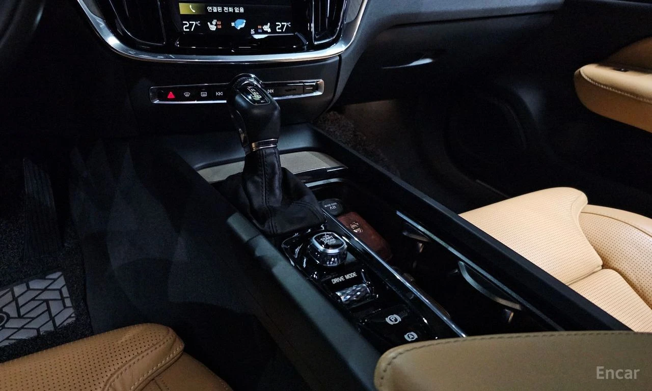 Volvo S60 T5* INSCRIPT* ОБДУХВАНЕ* ПАНО* 360* КАМЕРИ* HEADUP, снимка 11 - Автомобили и джипове - 54478729