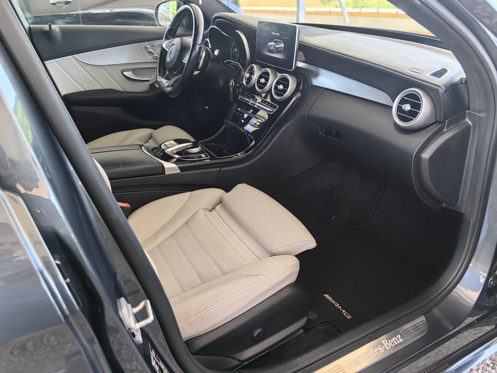 Mercedes-Benz C 400 90х.км/AMG/ШВЕЙЦАРИЯ/СЕРВ.ИСТОРИЯ/4-MATIC, снимка 8 - Автомобили и джипове - 54929559