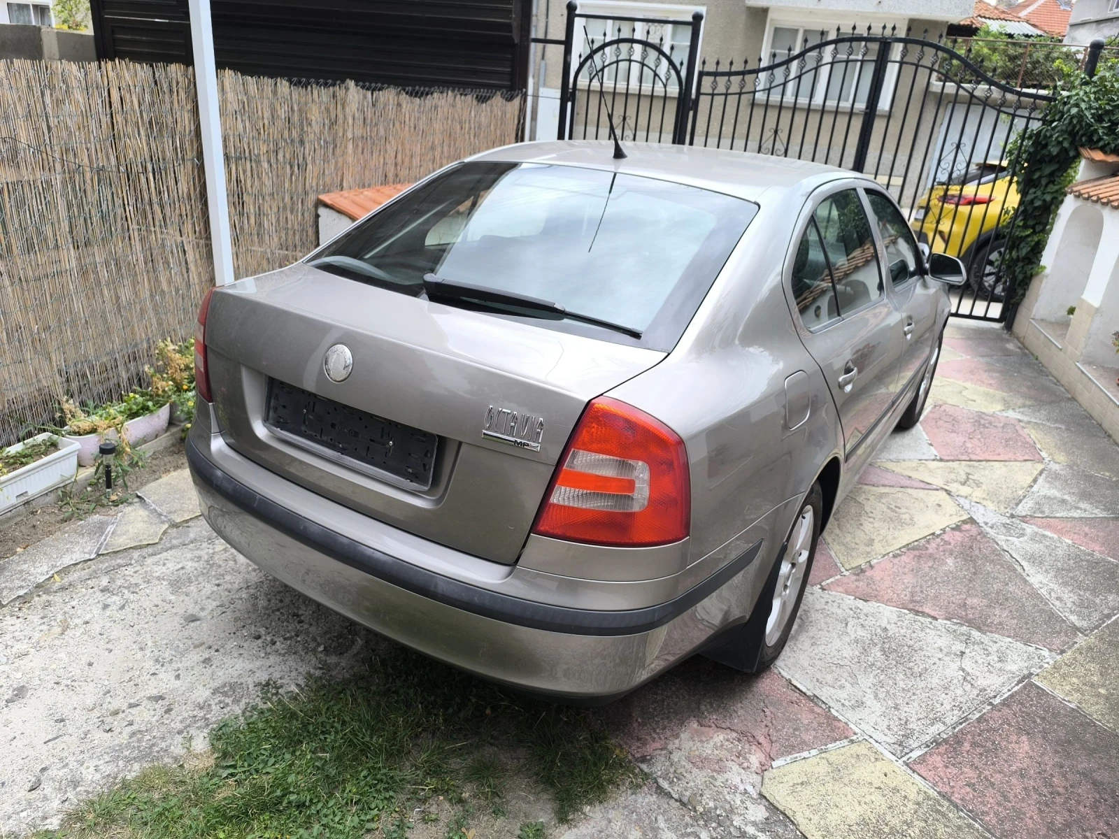Skoda Octavia 1.6 бензин газ, снимка 4 - Автомобили и джипове - 55419068