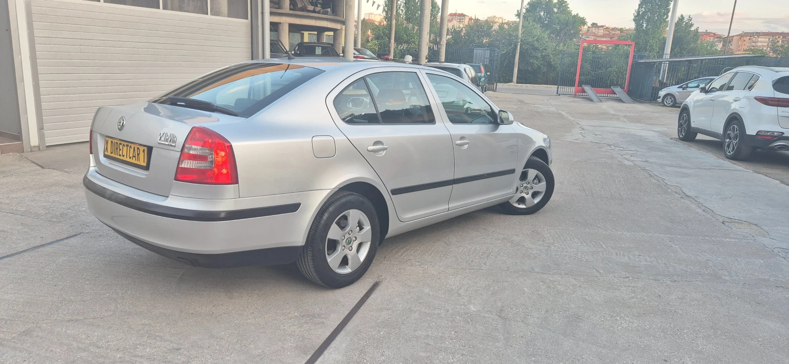 Skoda Octavia 1.6FSI-115к.с.* Климатроник* Седан* , снимка 17 - Автомобили и джипове - 55703162