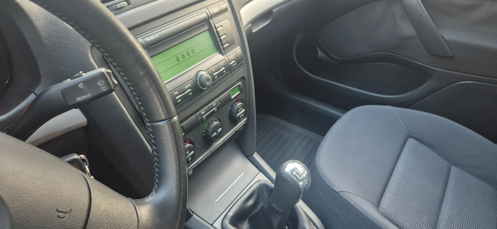 Skoda Octavia 1.6FSI-115к.с.* Климатроник* Седан* , снимка 7 - Автомобили и джипове - 55703162