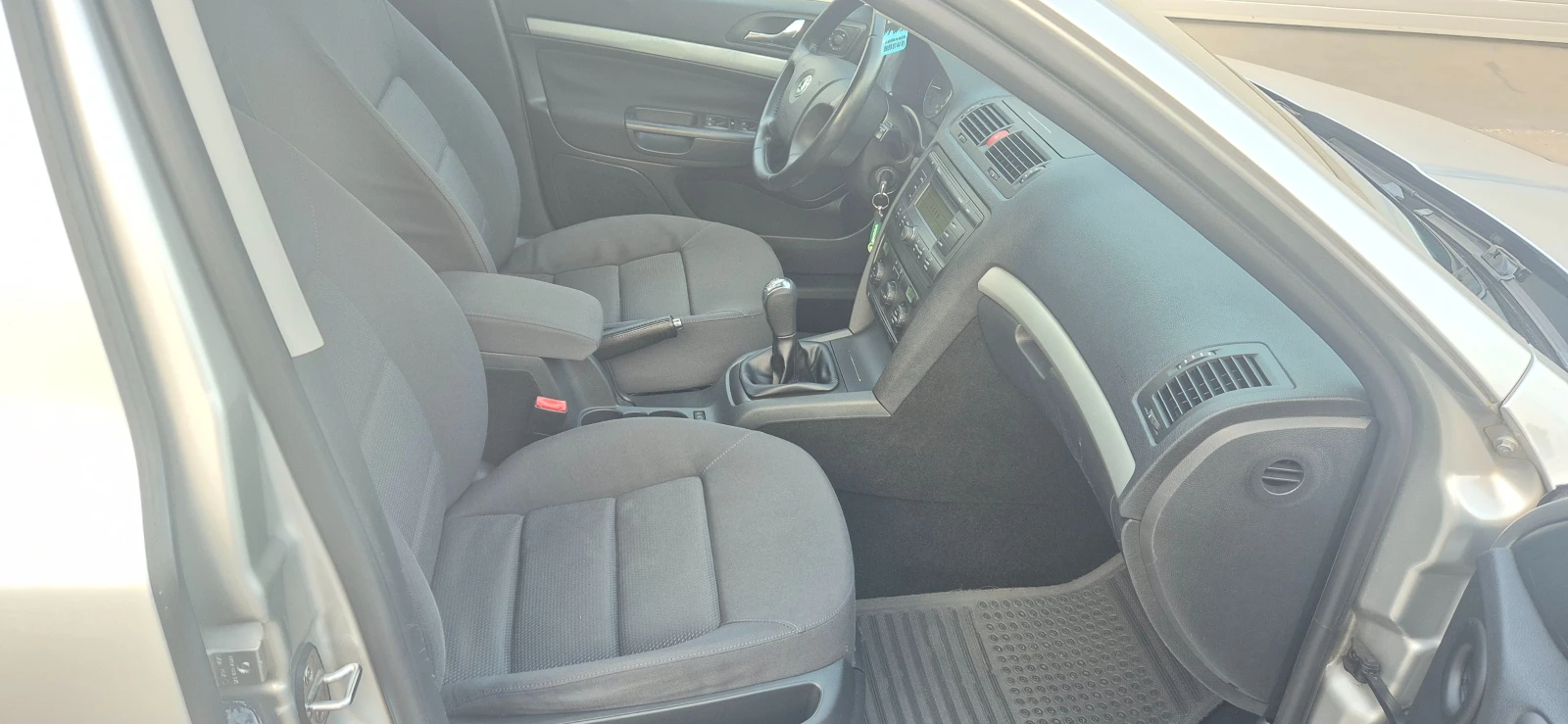 Skoda Octavia 1.6FSI-115к.с.* Климатроник* Седан* , снимка 4 - Автомобили и джипове - 55703162
