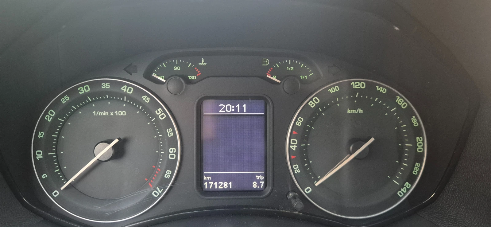 Skoda Octavia 1.6FSI-115к.с.* Климатроник* Седан* , снимка 8 - Автомобили и джипове - 55703162