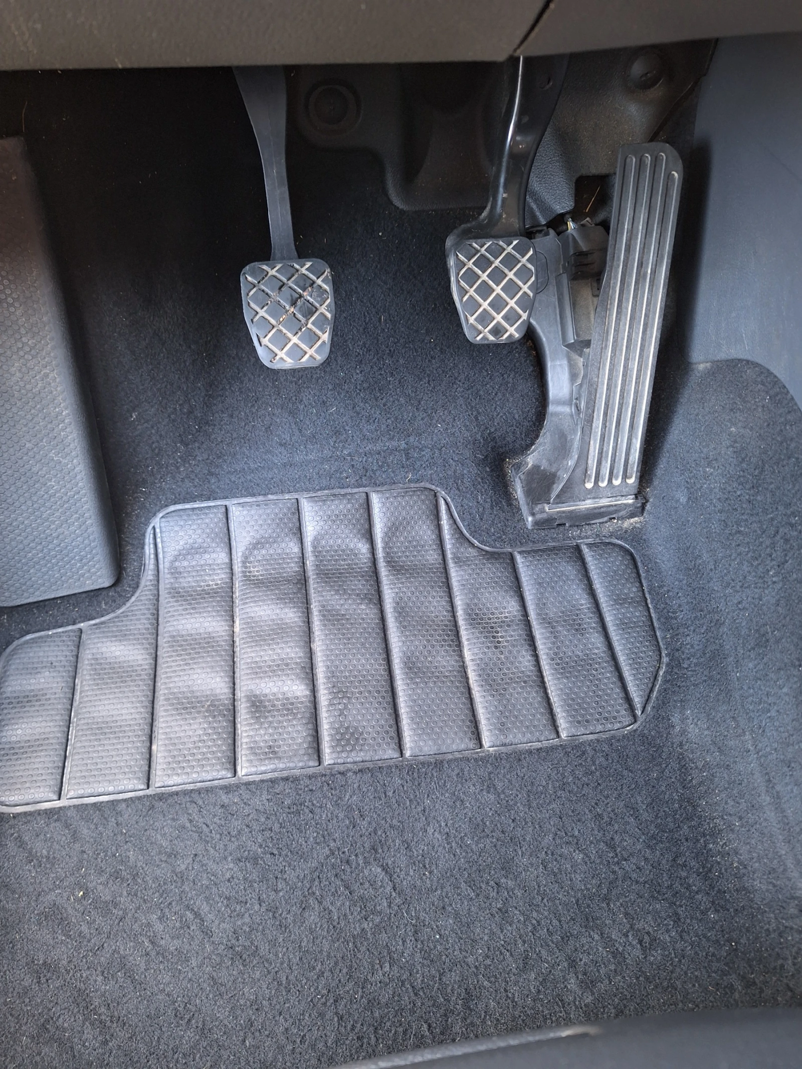 VW Touran CROSS 2.0 TDI BMM, снимка 10 - Автомобили и джипове - 56360706
