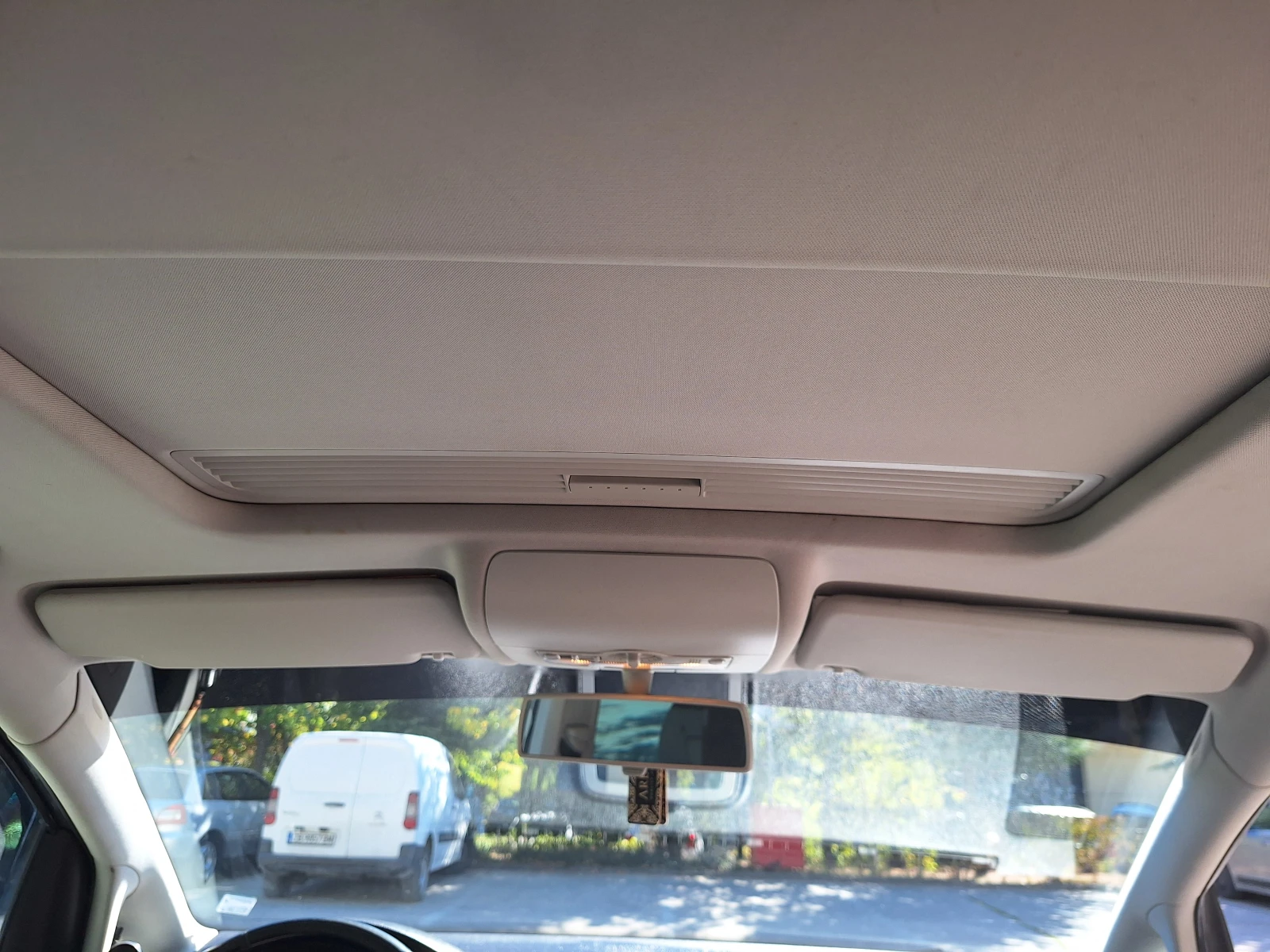 VW Touran CROSS 2.0 TDI BMM, снимка 8 - Автомобили и джипове - 56360706