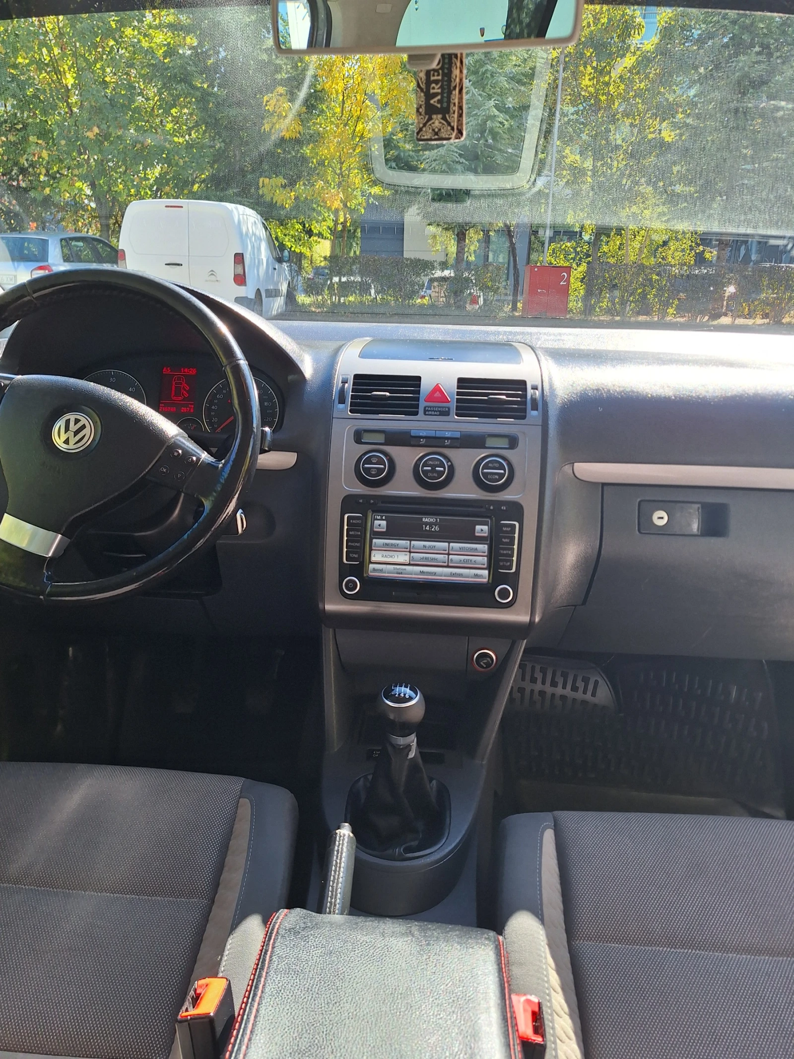 VW Touran CROSS 2.0 TDI BMM, снимка 7 - Автомобили и джипове - 56360706