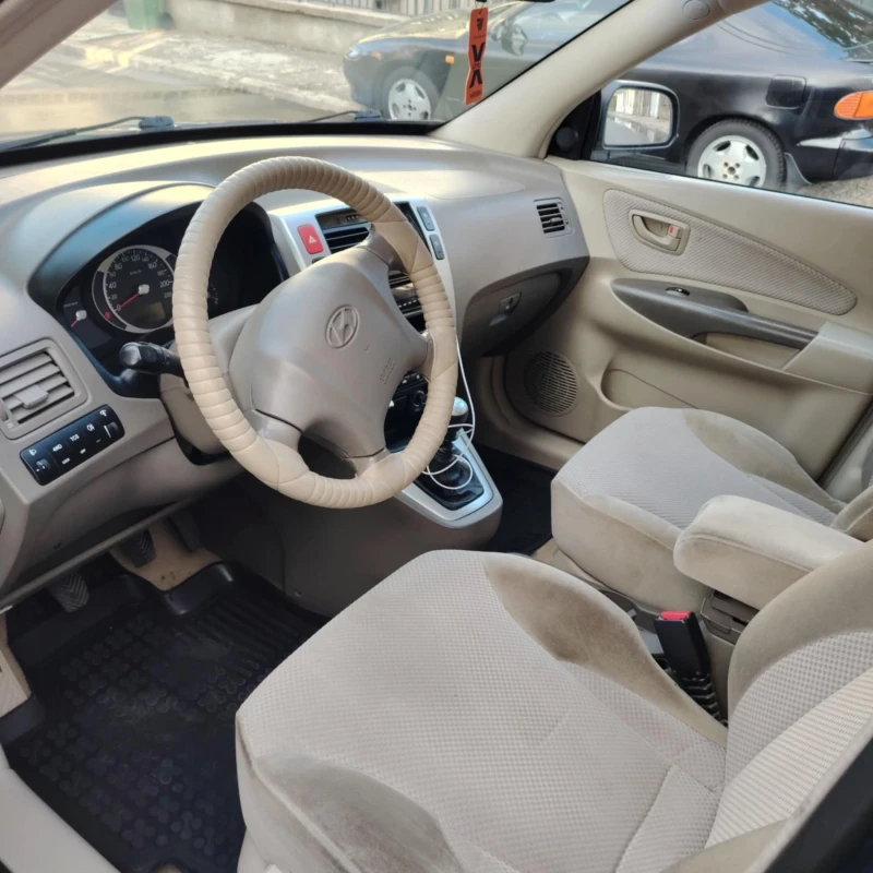 Hyundai Tucson, снимка 8 - Автомобили и джипове - 47538366