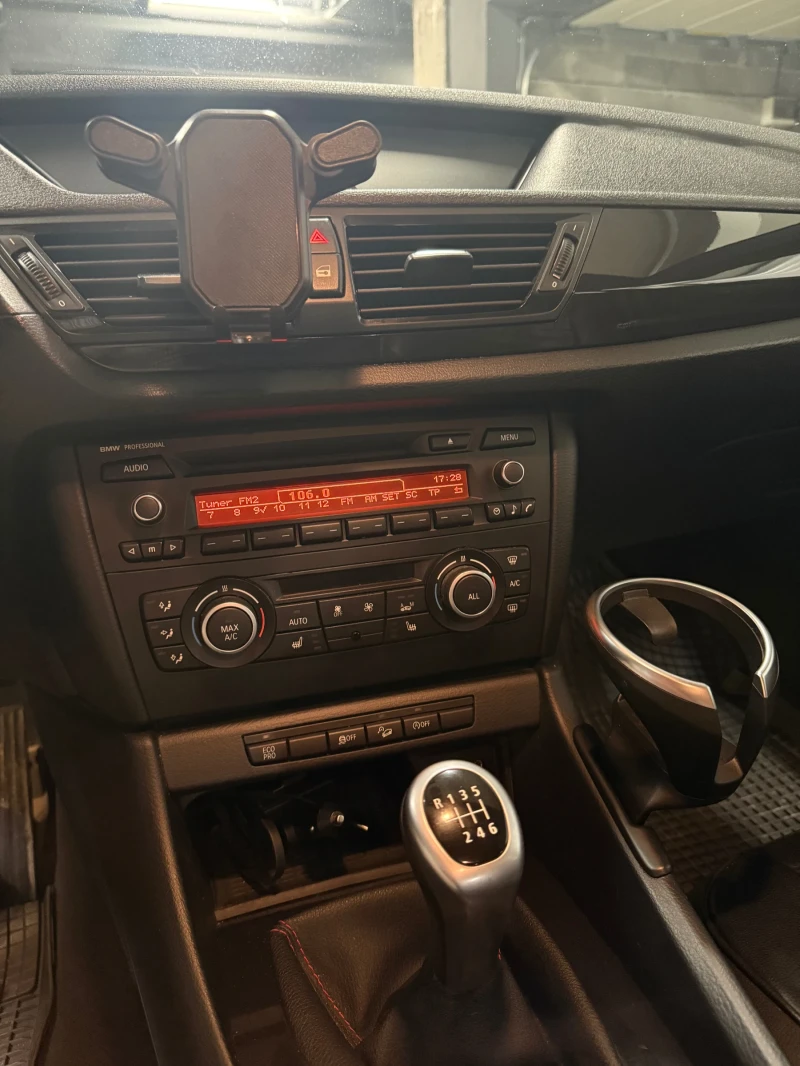 BMW X1, снимка 12 - Автомобили и джипове - 52601745