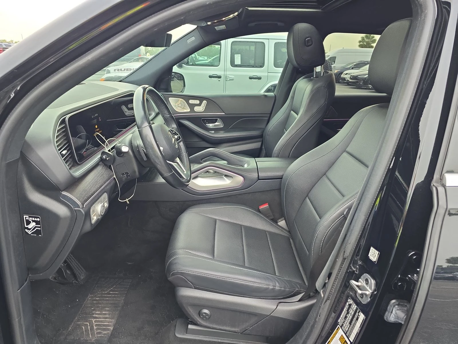 Mercedes-Benz GLE 350 4MATIC* AMG* Burmester* LED* Подгрев* Обдух* М.зон - изображение 3