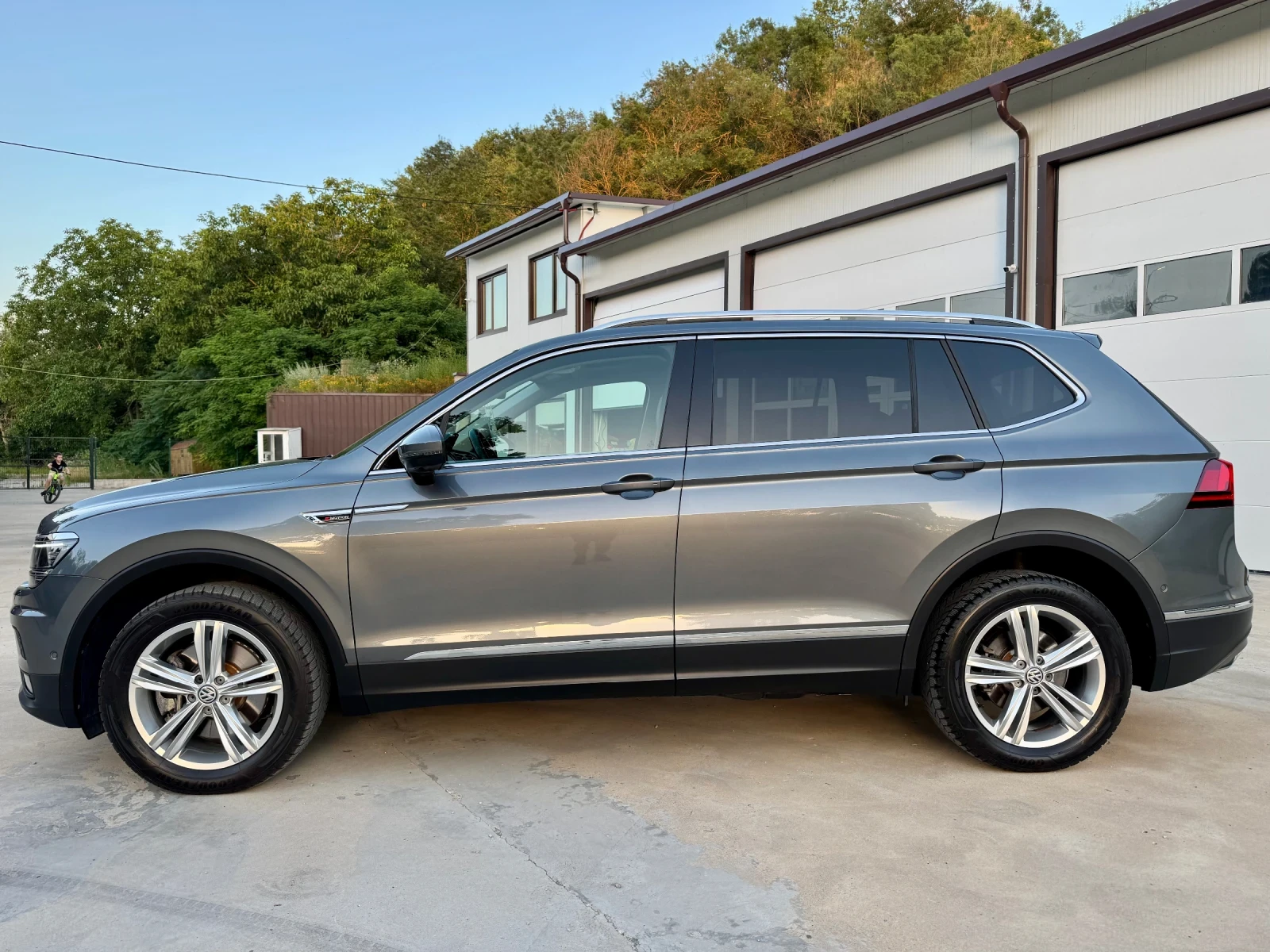 VW Tiguan Allspace 2.0 TDI Bi-Turbo 240 к.с., DSG, 4Motion, 7 места, снимка 4 - Автомобили и джипове - 55083950