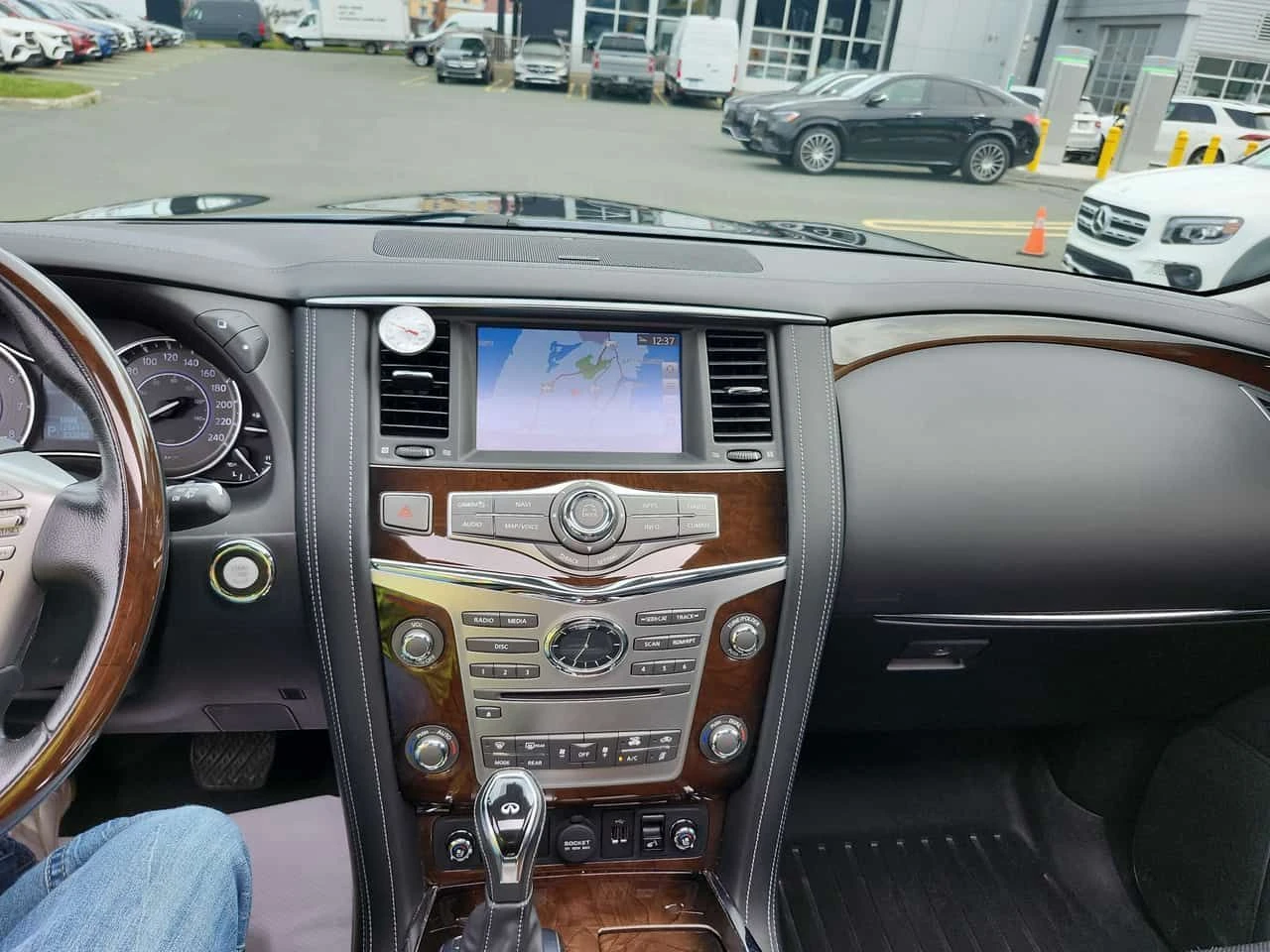 Infiniti QX80 7 Passenger / CARFAX / DISTRONIC / АВТОКРЕДИТ , снимка 9 - Автомобили и джипове - 55566289