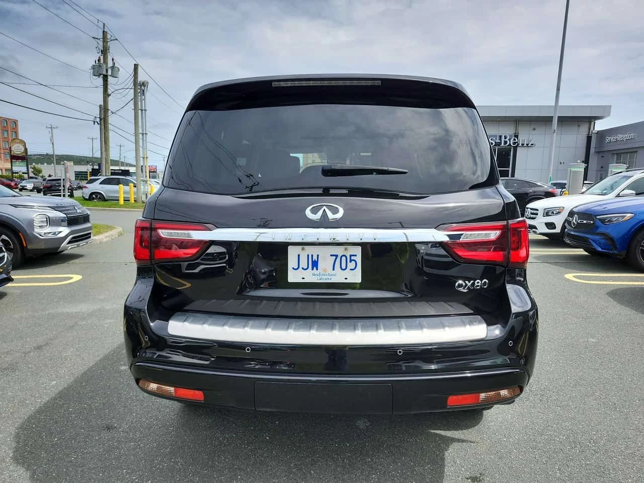 Infiniti QX80 7 Passenger / CARFAX / DISTRONIC / АВТОКРЕДИТ , снимка 4 - Автомобили и джипове - 55566289