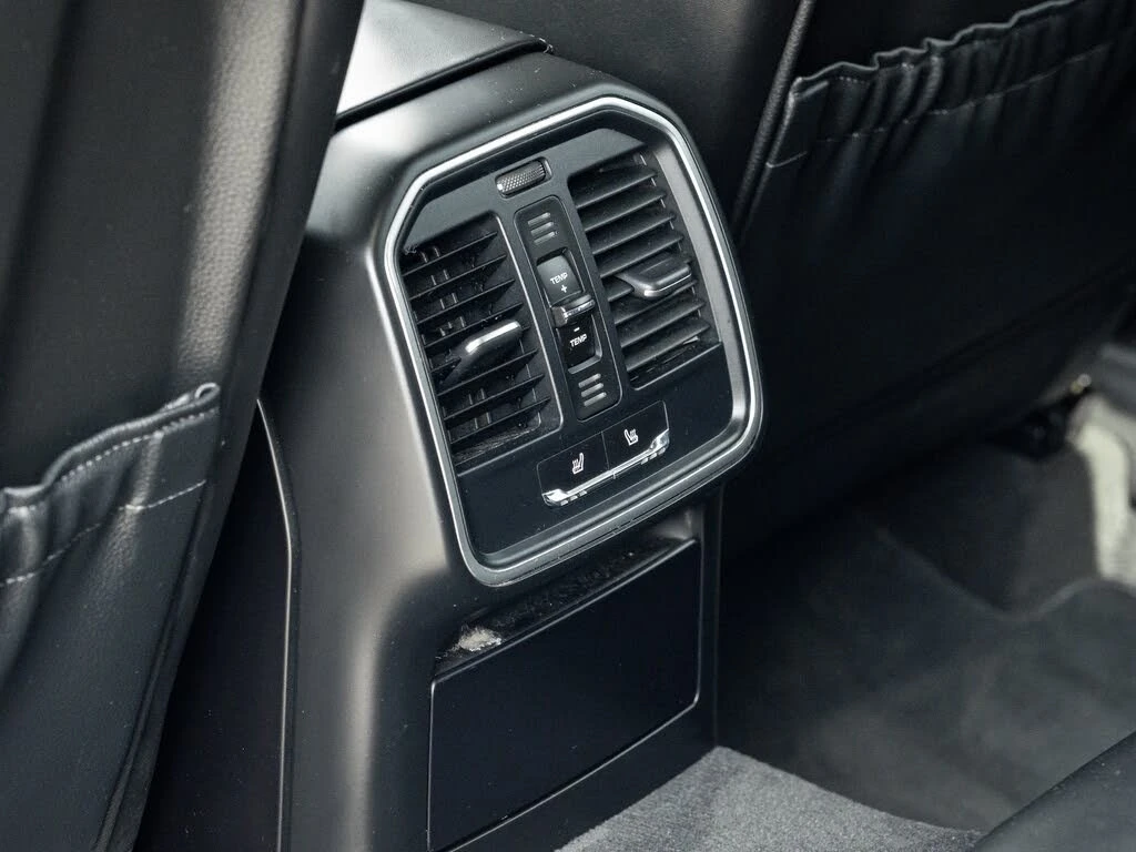 Porsche Macan * LED* ПАНО* KEYLESS* Camera* ПОДГРЕВ* , снимка 16 - Автомобили и джипове - 55606256