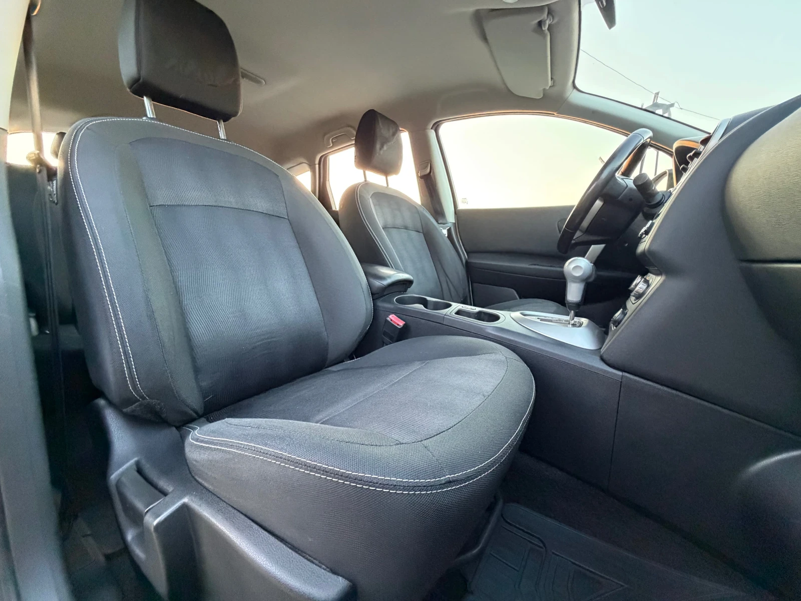Nissan Qashqai 2.0, снимка 7 - Автомобили и джипове - 55662186