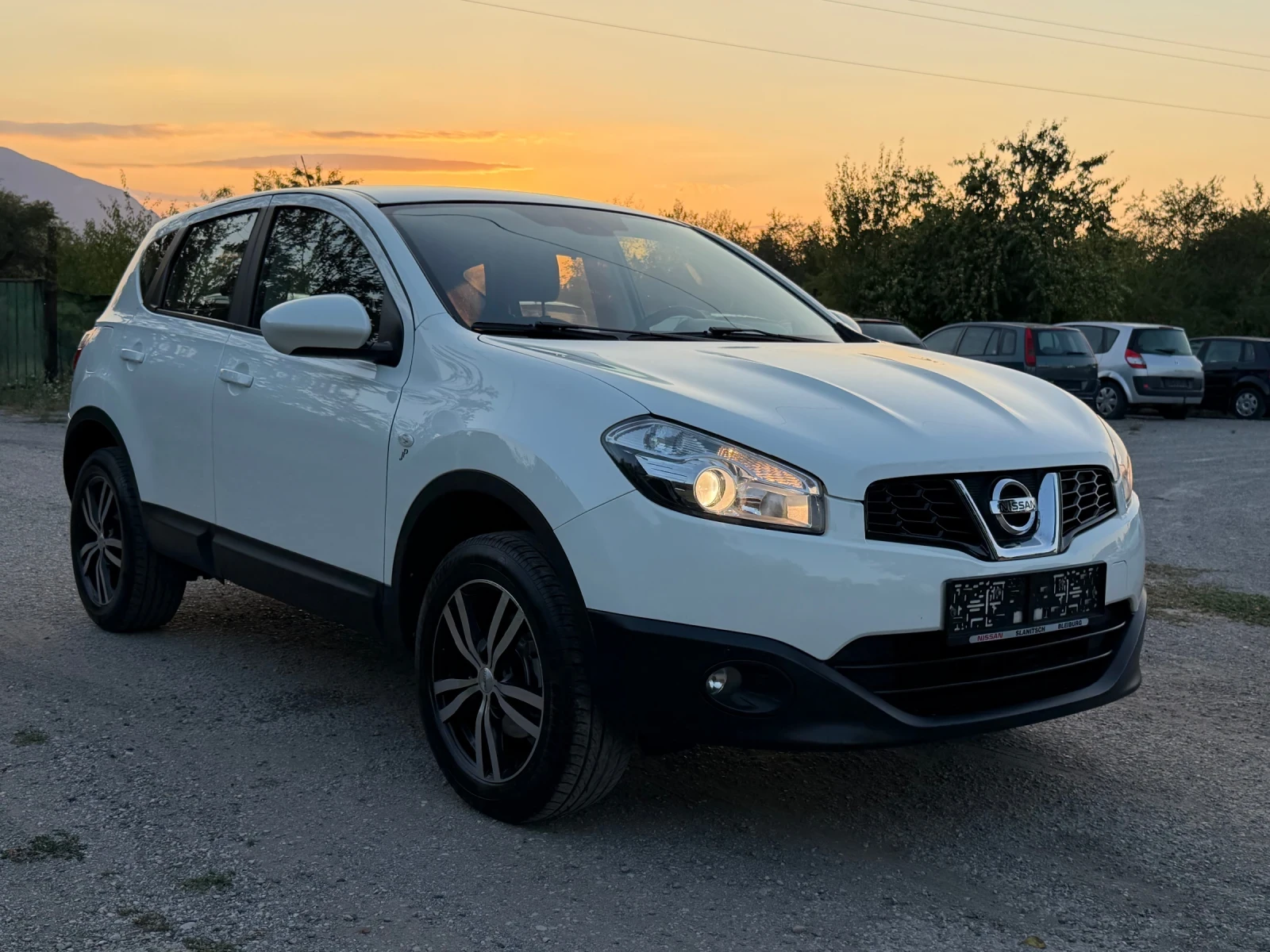 Nissan Qashqai 2.0, снимка 4 - Автомобили и джипове - 55662186