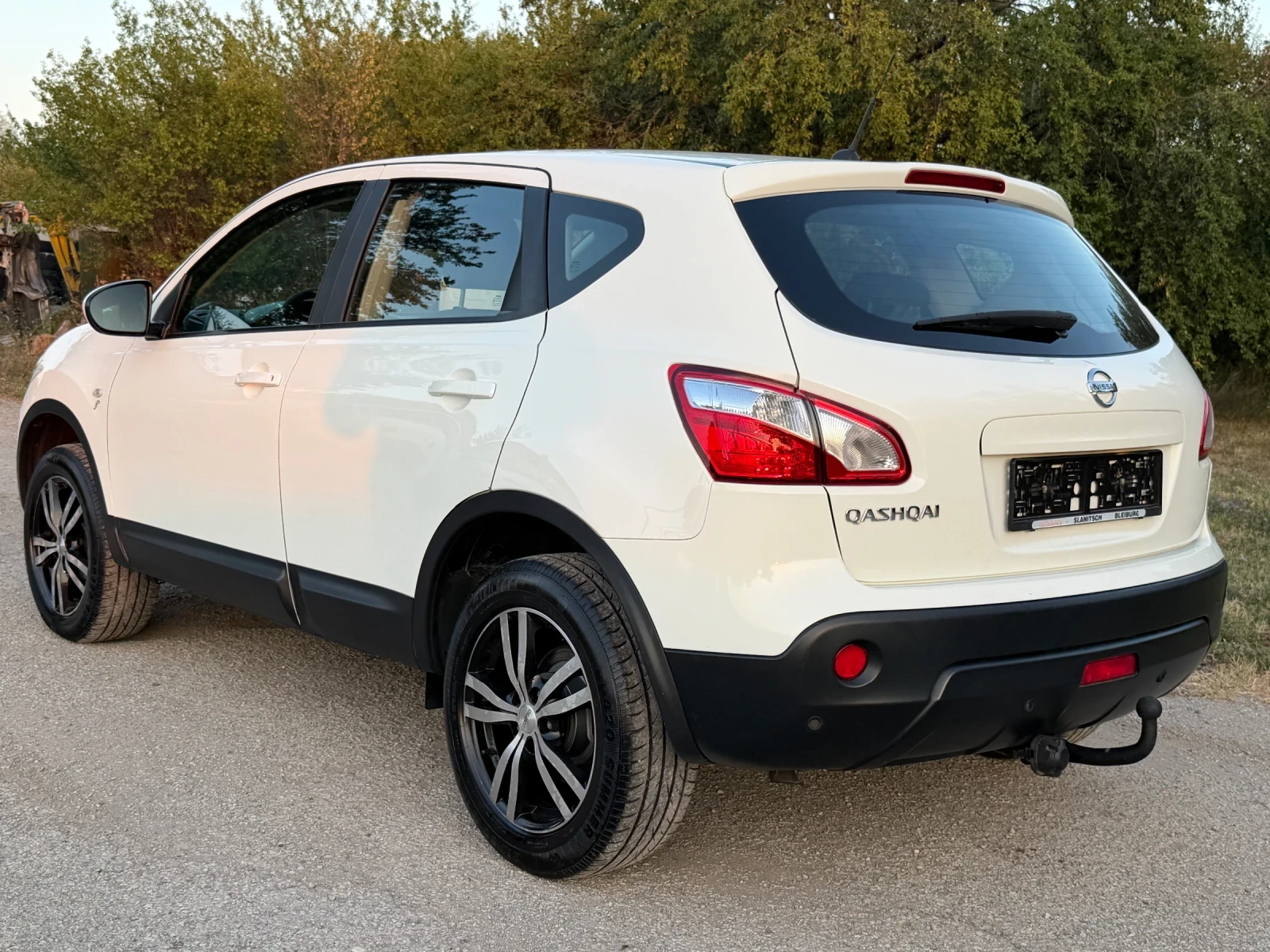 Nissan Qashqai 2.0, снимка 2 - Автомобили и джипове - 55662186