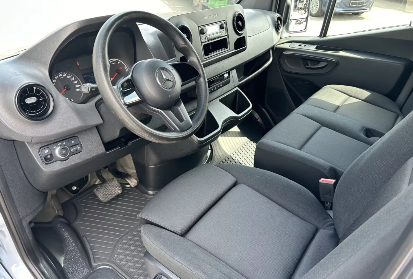 Mercedes-Benz Sprinter 312 eSprinter L2H2 47 kWh - изображение 7