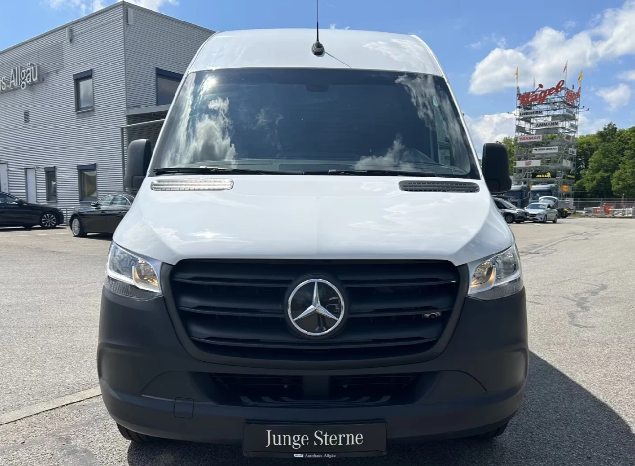 Mercedes-Benz Sprinter 312 eSprinter L2H2 47 kWh - изображение 2