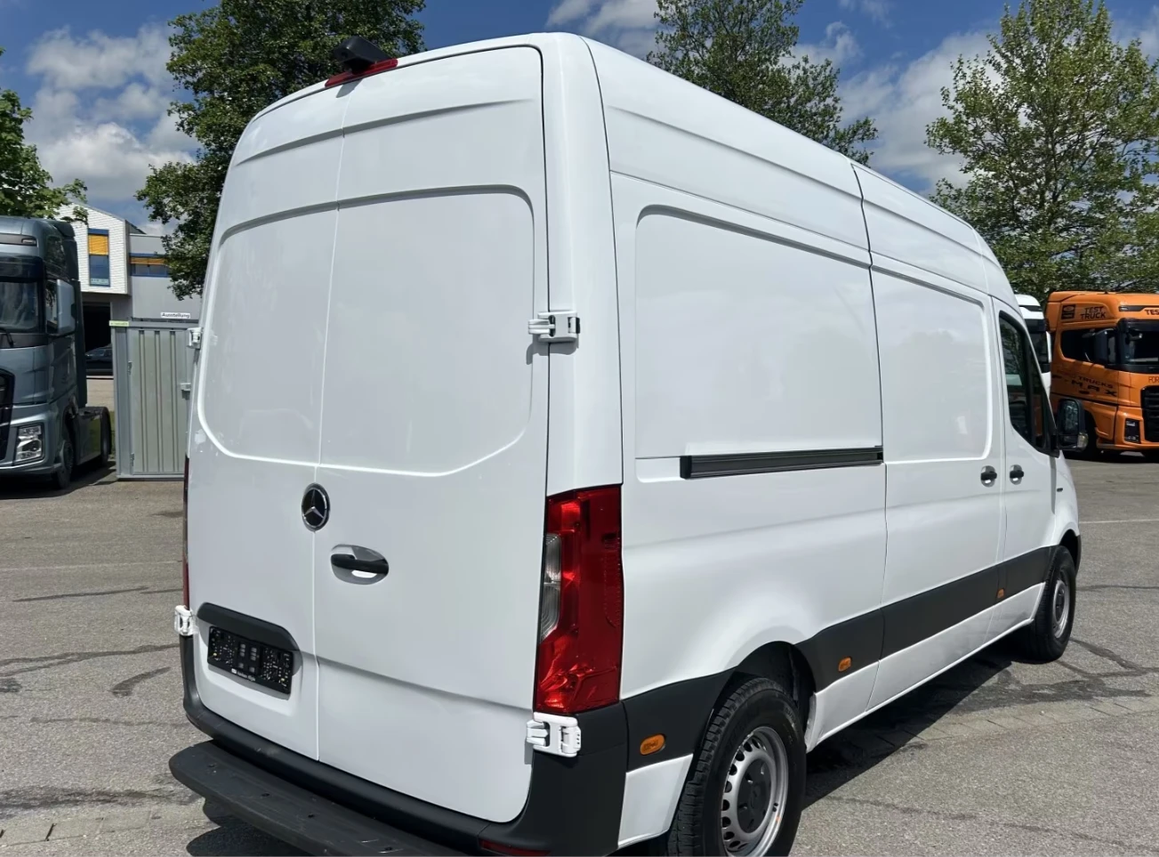 Mercedes-Benz Sprinter 312 eSprinter L2H2 47 kWh - изображение 4