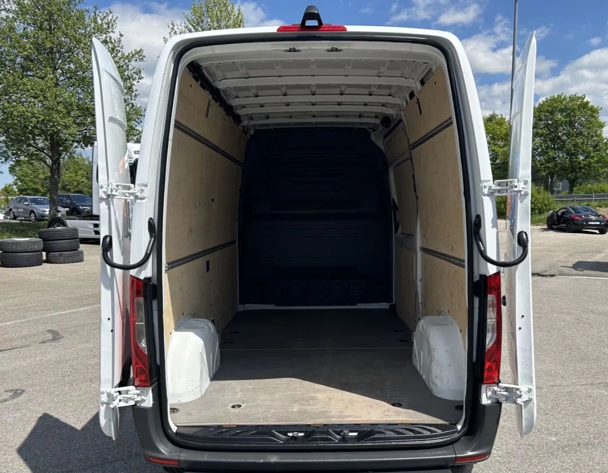 Mercedes-Benz Sprinter 312 eSprinter L2H2 47 kWh - изображение 5