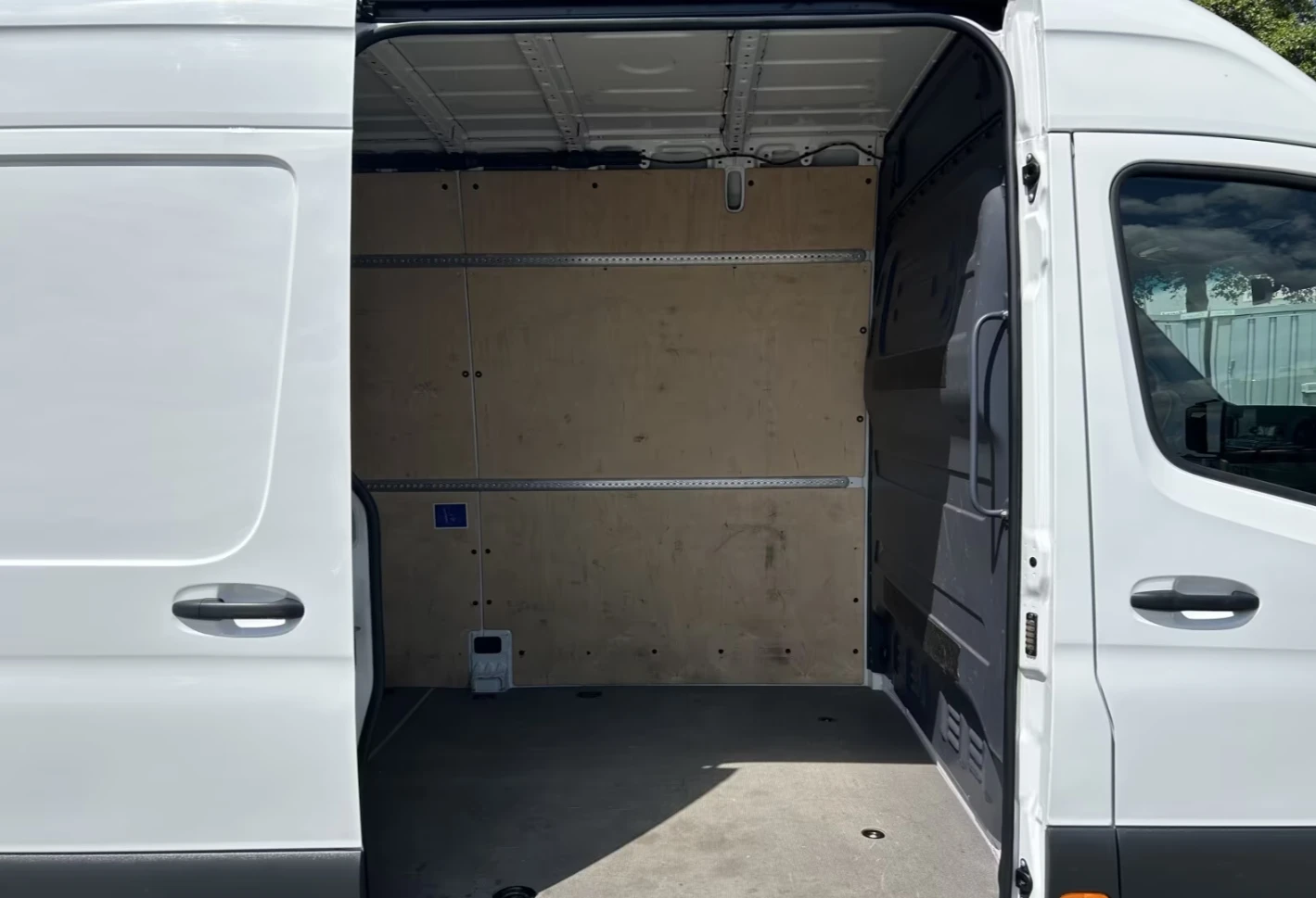 Mercedes-Benz Sprinter 312 eSprinter L2H2 47 kWh - изображение 6