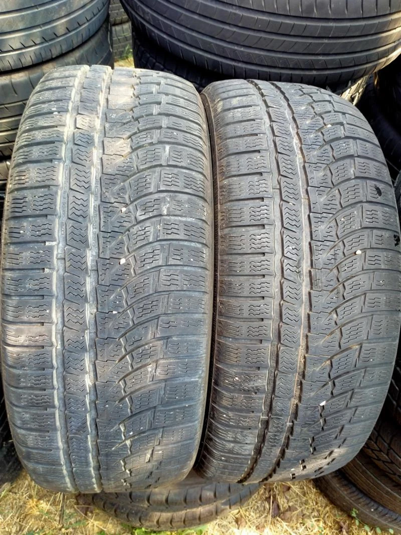 Гуми Зимни 235/55R17, снимка 1 - Гуми и джанти - 33877878