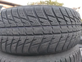 Гуми Зимни 235/65R17, снимка 1 - Гуми и джанти - 47834456