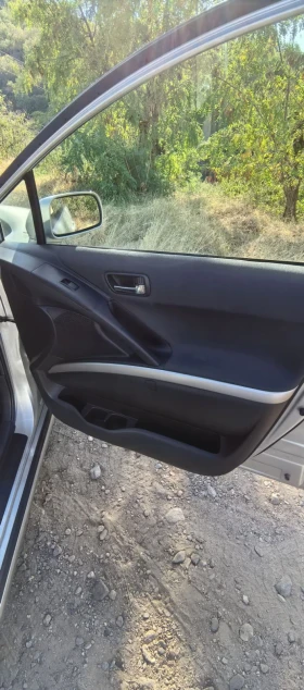 Toyota Corolla verso 2.2 D4D, снимка 9