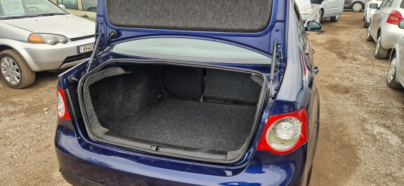 VW Jetta 1.6 СТАРИЯ МОТОР, снимка 4 - Автомобили и джипове - 53009714