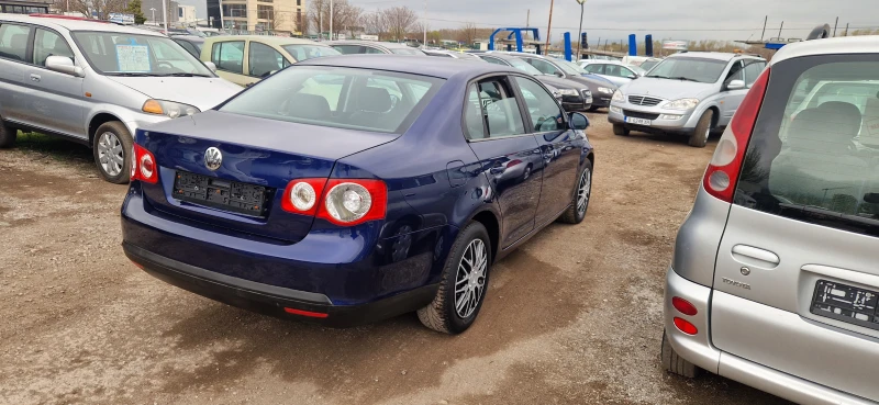 VW Jetta 1.6 СТАРИЯ МОТОР, снимка 5 - Автомобили и джипове - 53009714