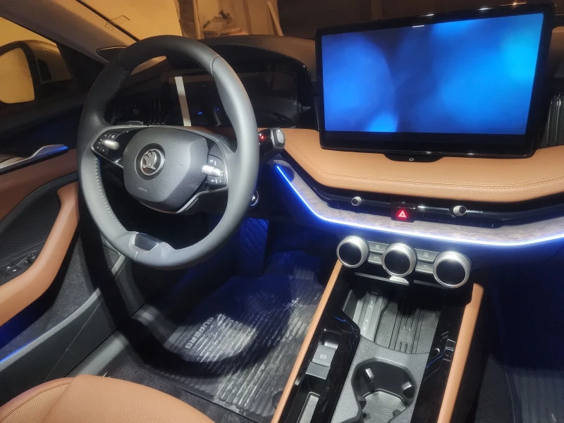 Skoda Superb 2.0 TSI, снимка 10 - Автомобили и джипове - 53012403