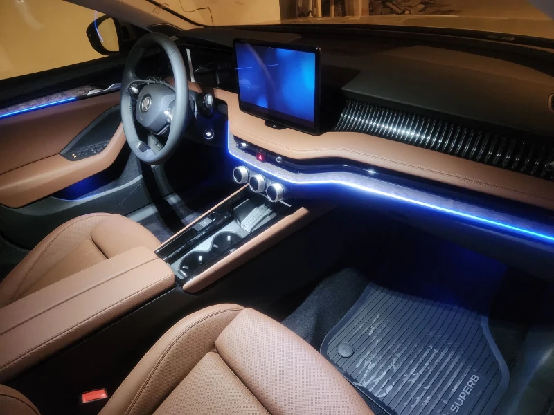 Skoda Superb 2.0 TSI, снимка 8 - Автомобили и джипове - 53012403