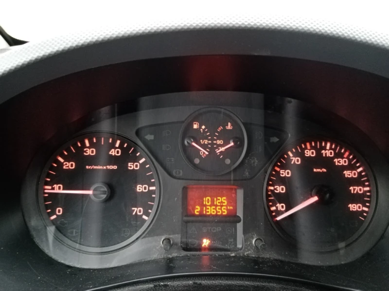 Peugeot Partner 1.6HDI Климатик, снимка 15 - Автомобили и джипове - 53123693